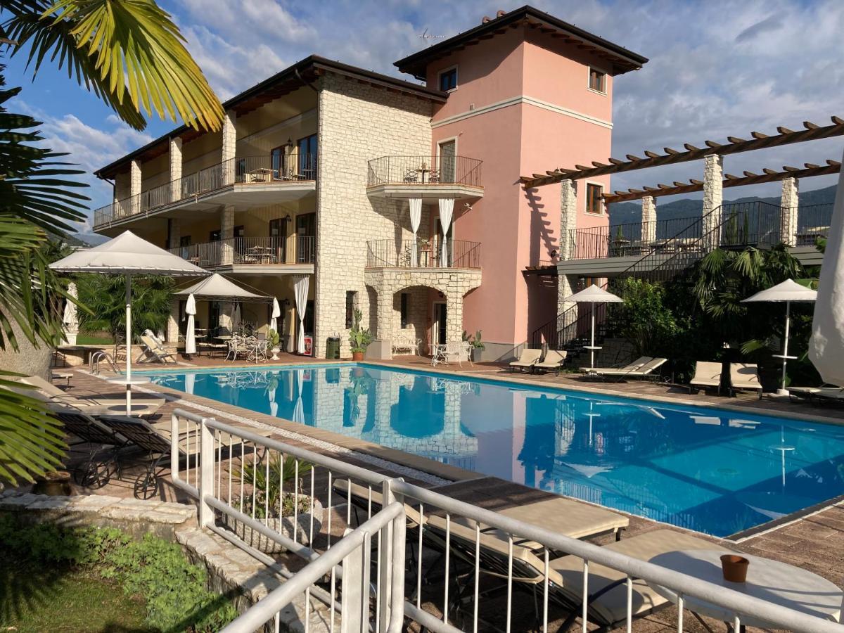 Residenza Le Due Torri Aparthotel Riva del Garda Exteriör bild