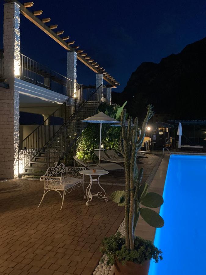 Residenza Le Due Torri Aparthotel Riva del Garda Exteriör bild