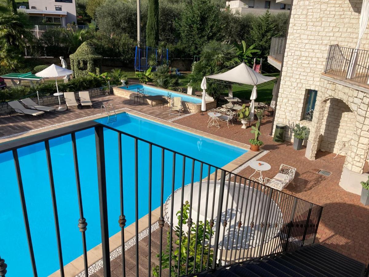 Residenza Le Due Torri Aparthotel Riva del Garda Exteriör bild