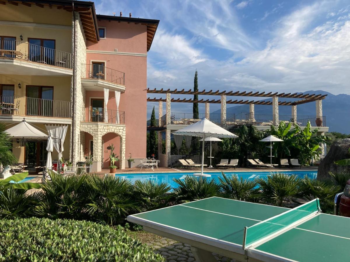 Residenza Le Due Torri Aparthotel Riva del Garda Exteriör bild