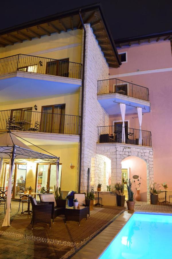 Residenza Le Due Torri Aparthotel Riva del Garda Exteriör bild