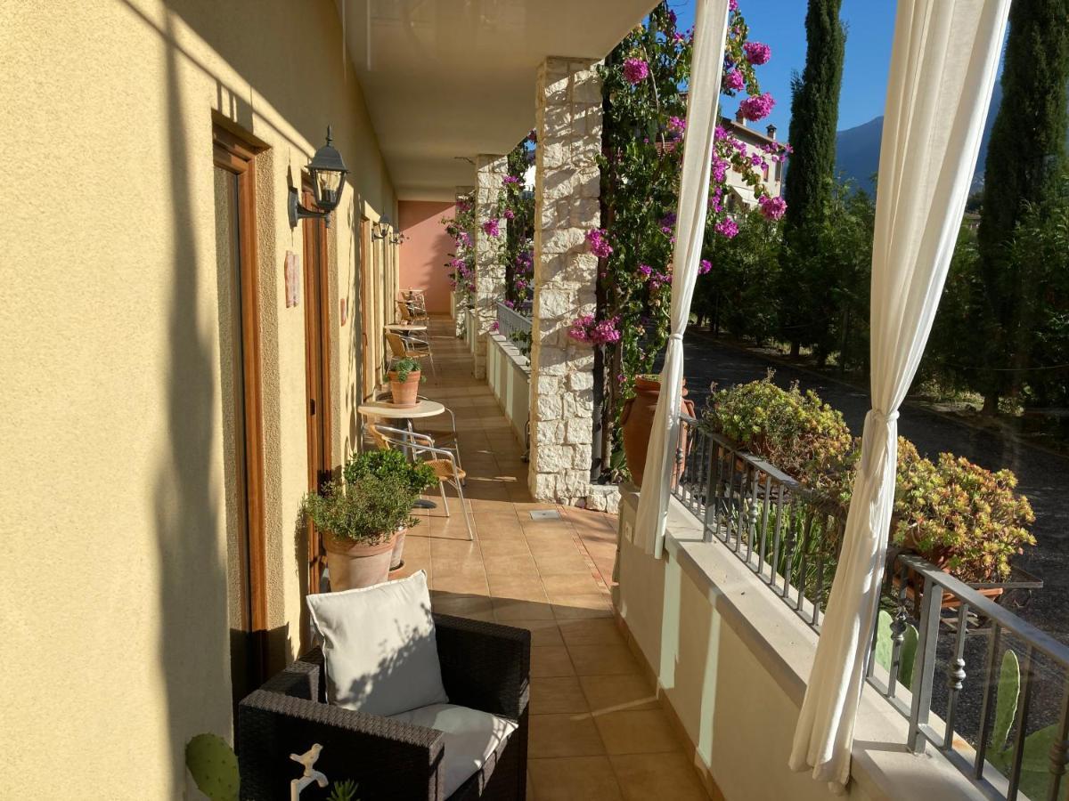 Residenza Le Due Torri Aparthotel Riva del Garda Exteriör bild