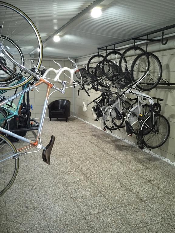 Residenza Le Due Torri Aparthotel Riva del Garda Exteriör bild