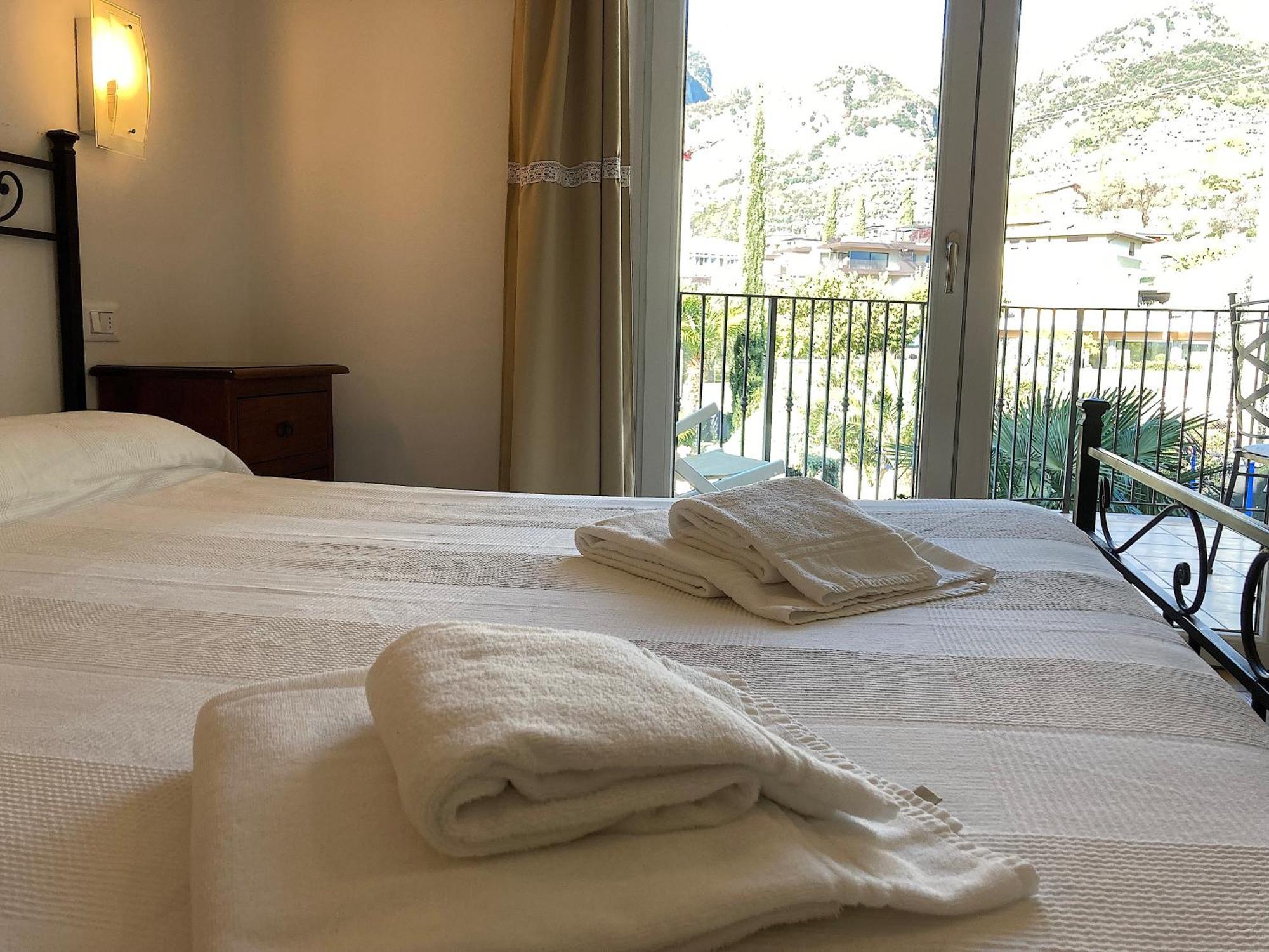 Residenza Le Due Torri Aparthotel Riva del Garda Exteriör bild