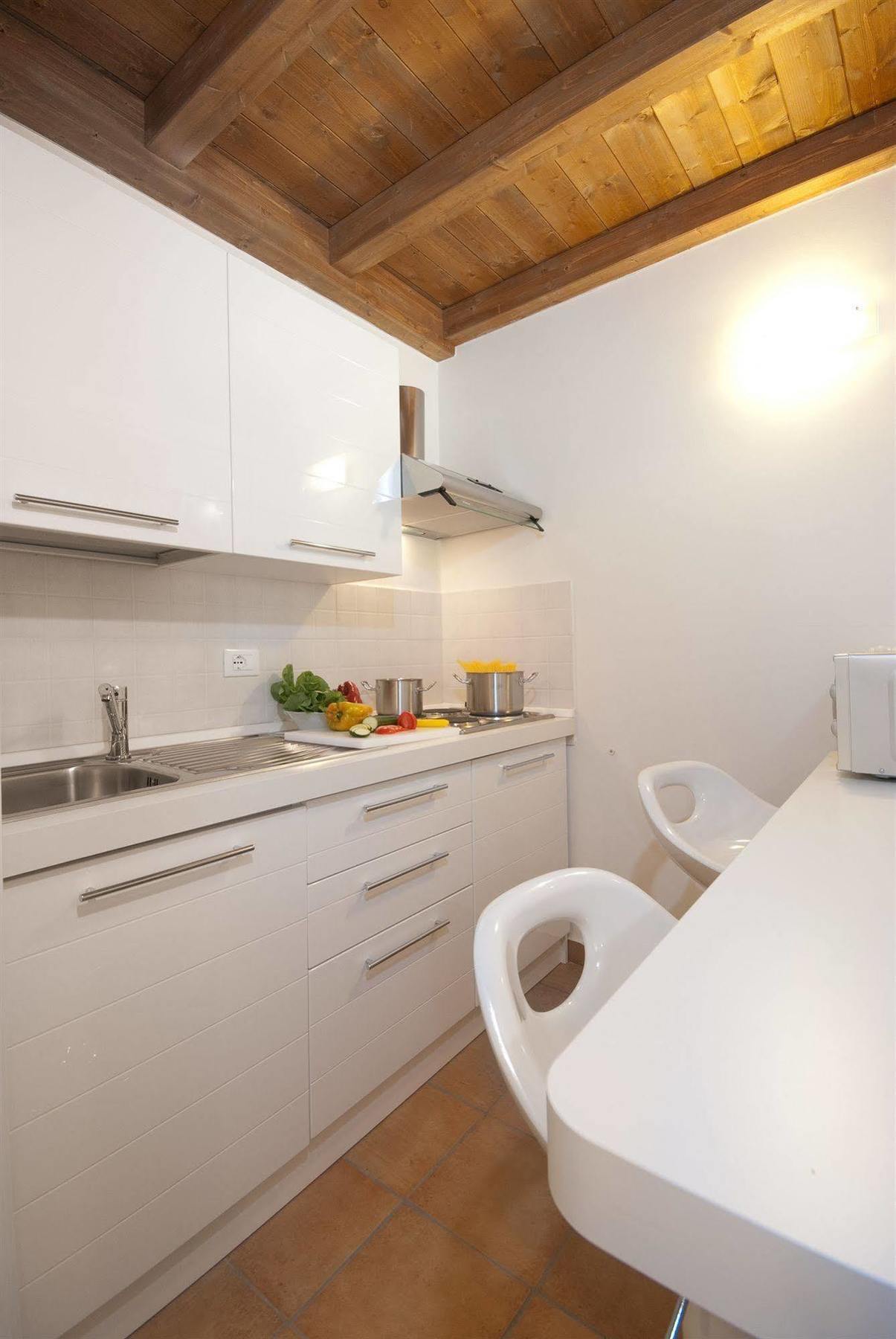 Residenza Le Due Torri Aparthotel Riva del Garda Exteriör bild